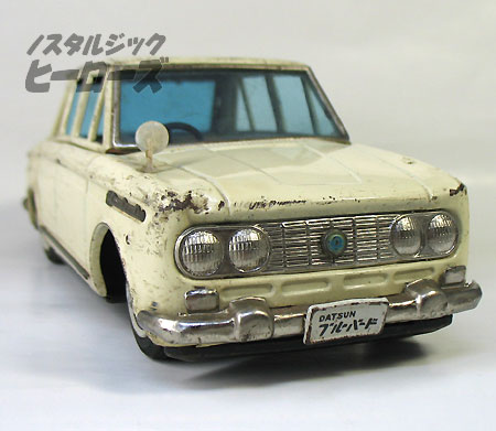 100%正規品 DELUXE赤/白 ブルーバード1200 萬代屋【ダットサン DATSUN